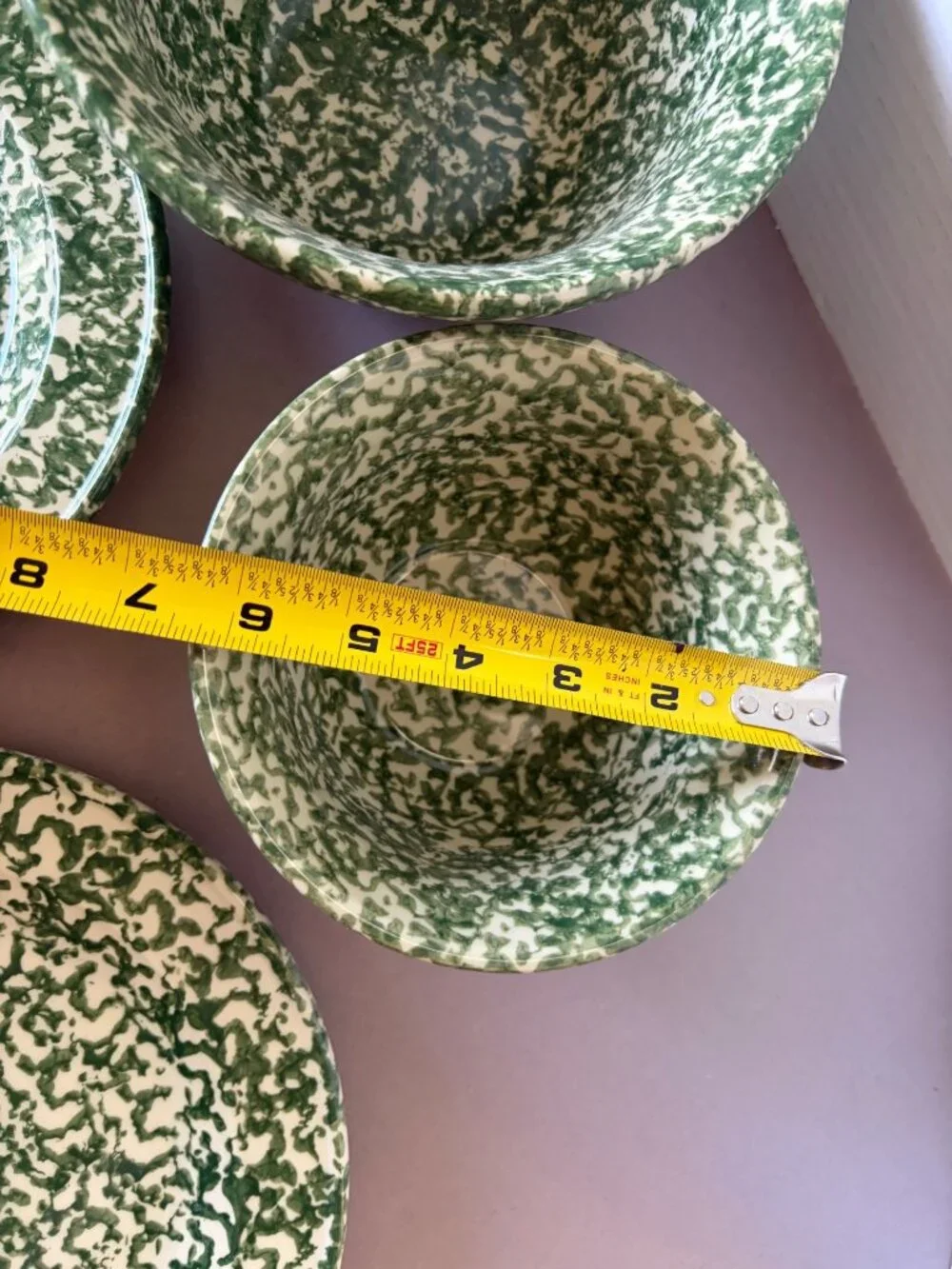 Set Of 4 Green & Cream Splatter Enamelware Plates & Bowls By The Workshops Of Ge